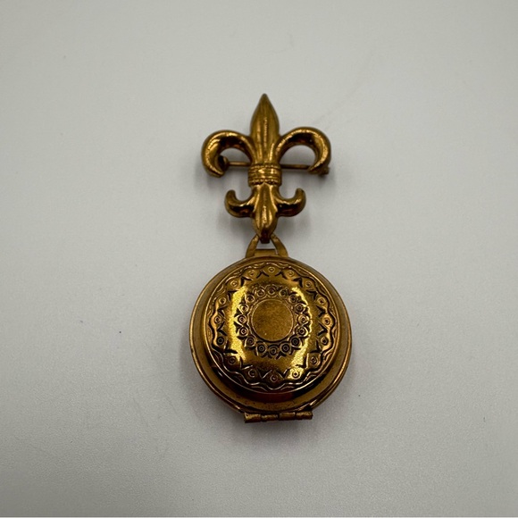 Vintage Fleur de Lis Photo Locket Brooch Pin Gold Tone Brass Victorian Antique - Picture 6 of 6